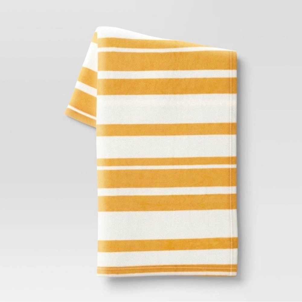 Printed Plush Striped Throw Blanket Yellow
Room Essentials
50”x60”
New with Tag